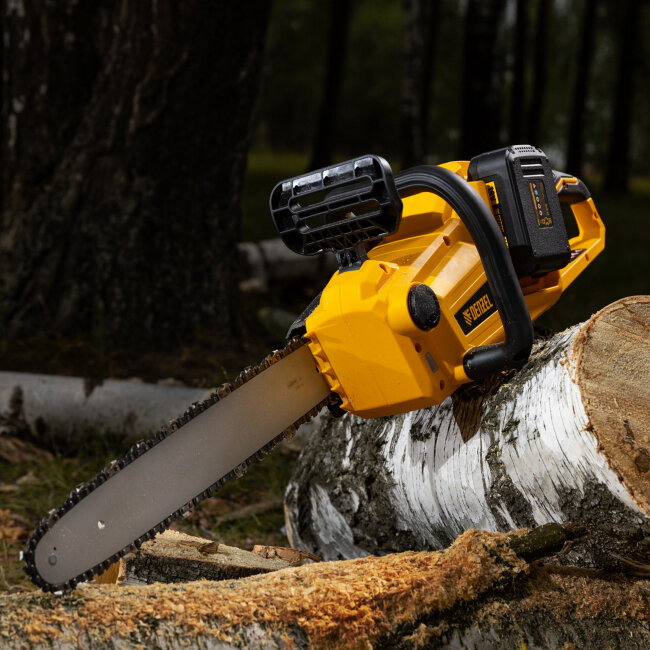 Цепная пила аккумуляторная бесщеточная RCS400-36, Li-ion, 36 В, 4 Ач, шина 400 мм Denzel в Красноярске
