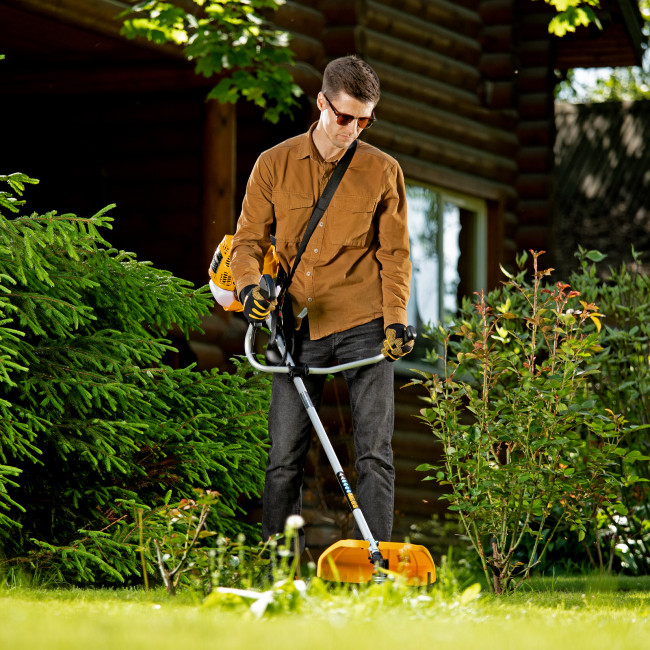 Триммер бензиновый DTL-52, 52 см3, неразъемная штанга, состоит из 2 частей Denzel в Красноярске