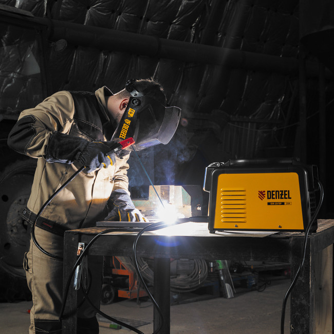 Аппарат инвертор. дуговой сварки SDM-220 Top, 220 А, ПВ 60% кейс Denzel в Красноярске