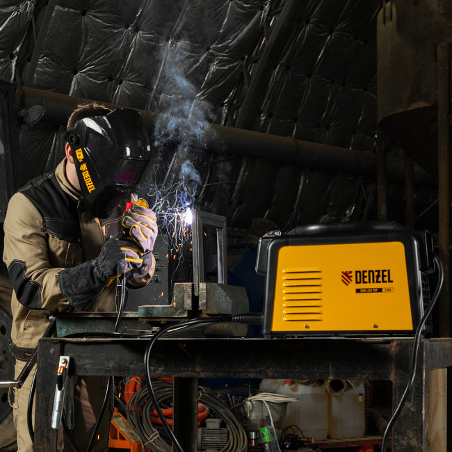 Аппарат инвертор. дуговой сварки SDM-220 Top, 220 А, ПВ 60% кейс Denzel в Красноярске
