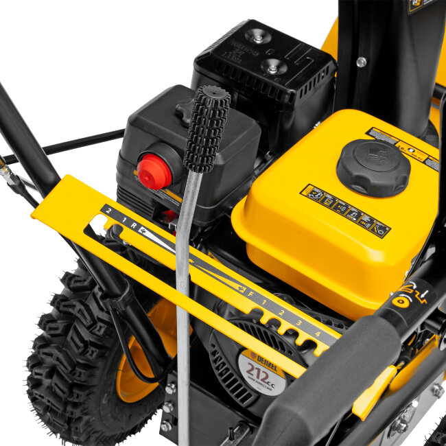 Бензиновая снегоуборочная машина SB 560, 212 cc, ручной старт Denzel в Красноярске Бензиновая снегоуборочная машина SB 560, 212 cc, ручной старт Denzel в Красноярске