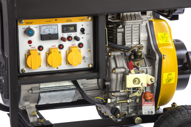 Генератор дизельный DD6300Е, 5.0 кВт, 220 В/50 Гц, 15 л, электростартер Denzel в Красноярске