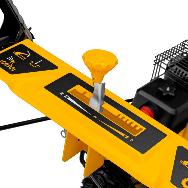 Бензиновая снегоуборочная машина SB 560 LP, 212 cc, электростартер, фара Denzel в Красноярске Бензиновая снегоуборочная машина SB 560 LP, 212 cc, электростартер, фара Denzel в Красноярске