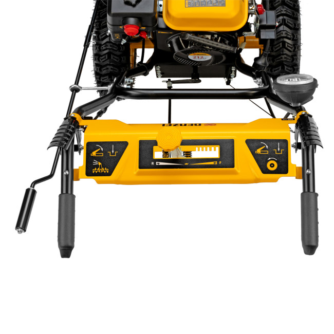 Бензиновая снегоуборочная машина SB 560 LP, 212 cc, электростартер, фара Denzel в Красноярске Бензиновая снегоуборочная машина SB 560 LP, 212 cc, электростартер, фара Denzel в Красноярске