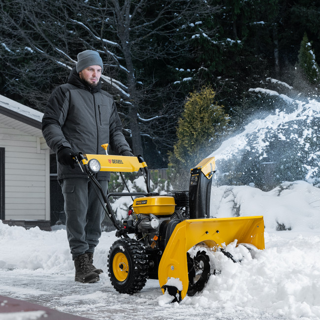 Бензиновая снегоуборочная машина SB 560 LP, 212 cc, электростартер, фара Denzel в Красноярске Бензиновая снегоуборочная машина SB 560 LP, 212 cc, электростартер, фара Denzel в Красноярске