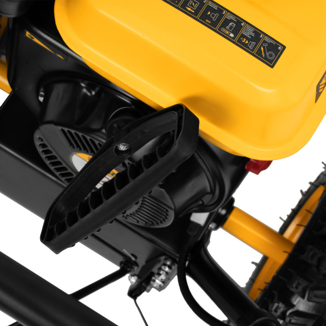 Бензиновая снегоуборочная машина SBM 610, 212 cc, ручной старт, фара Denzel в Красноярске Бензиновая снегоуборочная машина SBM 610, 212 cc, ручной старт, фара Denzel в Красноярске