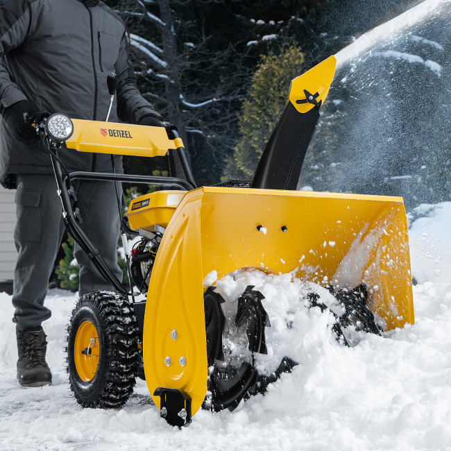 Бензиновая снегоуборочная машина SBM 610, 212 cc, ручной старт, фара Denzel в Красноярске Бензиновая снегоуборочная машина SBM 610, 212 cc, ручной старт, фара Denzel в Красноярске
