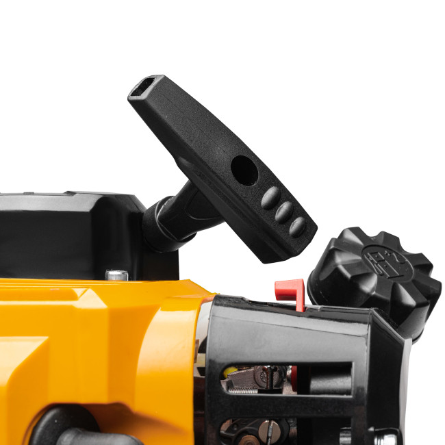 Триммер бензиновый DTS-43, 43 см3, неразъемная штанга, состоит из 2 частей Denzel в Красноярске Триммер бензиновый DTS-43, 43 см3, неразъемная штанга, состоит из 2 частей Denzel в Красноярске