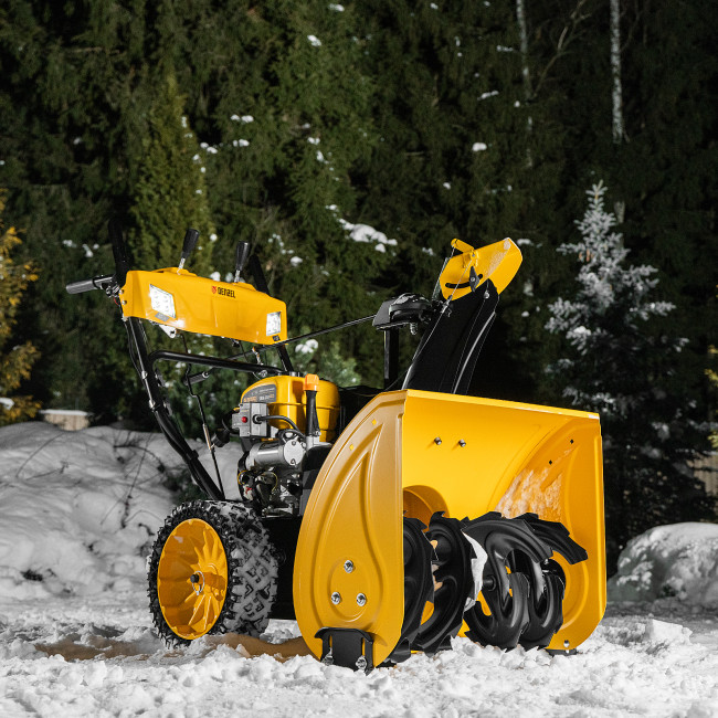 Бензиновая снегоуборочная машина SBM 610S PRO, 212 cc, электростартер, фара, обогрев Denzel в Красноярске Бензиновая снегоуборочная машина SBM 610S PRO, 212 cc, электростартер, фара, обогрев Denzel в Красноярске