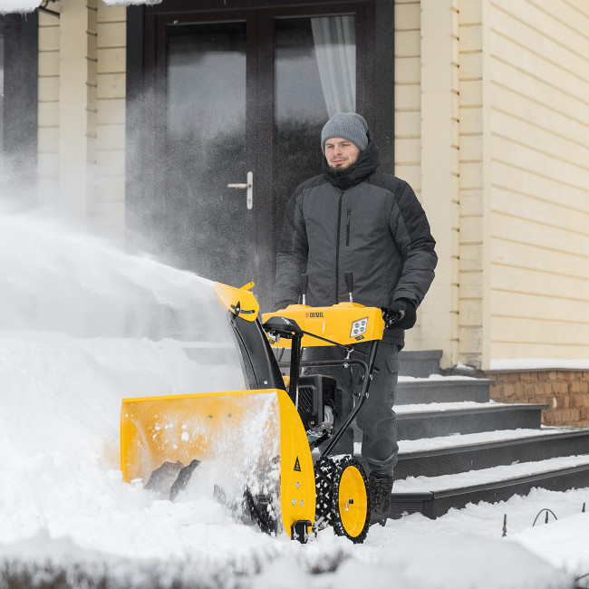Бензиновая снегоуборочная машина SBM 610S PRO, 212 cc, электростартер, фара, обогрев Denzel в Красноярске Бензиновая снегоуборочная машина SBM 610S PRO, 212 cc, электростартер, фара, обогрев Denzel в Красноярске