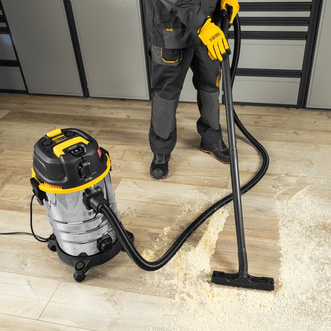 Пылесос строительный RVC30, 1400 Вт, бак 30 л, шланг 3 м, розетка с автосинхр. Denzel в Красноярске
