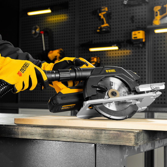 Пылесос строительный RVC30, 1400 Вт, бак 30 л, шланг 3 м, розетка с автосинхр. Denzel в Красноярске