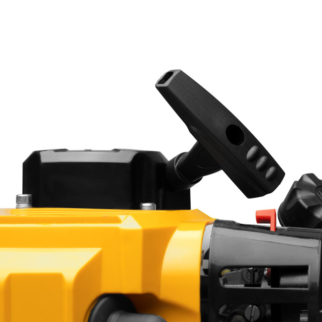 Триммер бензиновый DTS-52S, 52 см3, разъемная штанга, состоит из 2 частей Denzel в Красноярске