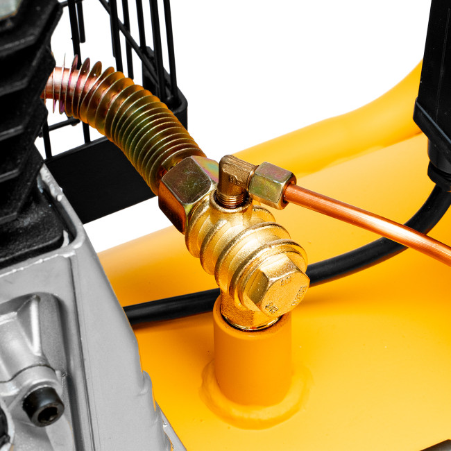 Компрессор воздушный BCI2300/100, ременный привод, 2.3 кВт, 100 литров, 400 л/мин Denzel в Красноярске