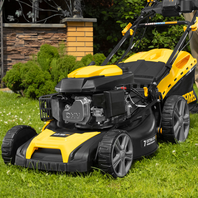 Газонокосилка бензиновая GLD-460SP-VE, 146 см3, шир. 46см, привод, вариатор, эл.старт, 60 л Denzel в Красноярске Газонокосилка бензиновая GLD-460SP-VE, 146 см3, шир. 46см, привод, вариатор, эл.старт, 60 л Denzel в Красноярске