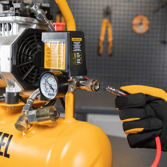 Компрессор DLS650/10 безмаслянный малошумный 650 Вт, 120 л/мин, ресивер 10 л Denzel в Красноярске