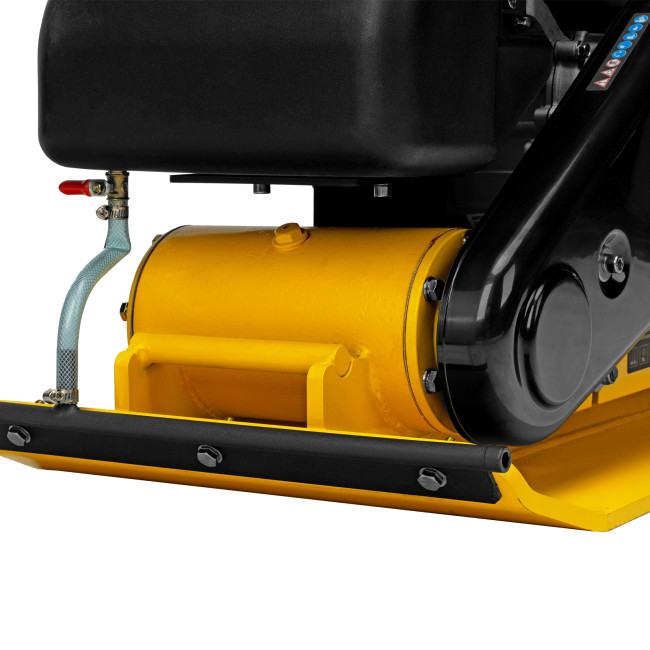 Виброплита бензиновая VC-30W, 30 кН, 60*45 см, 196 см3, бак для воды Denzel в Красноярске