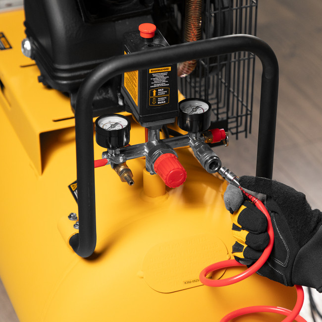 Компрессор воздушный BCV2200/100, ременный привод, 2.2 кВт, 100 литров, 370 л/мин Denzel в Красноярске