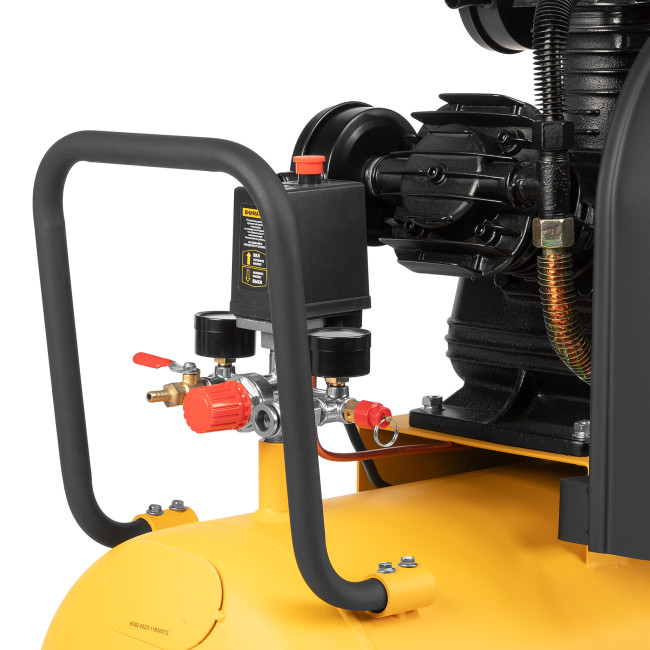 Компрессор воздушный BCW3000-T/100, ременный привод, 3.0 кВт, 100 литров, 520 л/мин Denzel в Красноярске