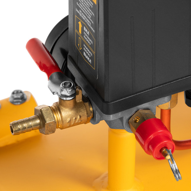 Компрессор воздушный BCI3000-T/200, ременный привод , 3.0 кВт, 200 литров, 530 л/мин Denzel в Красноярске