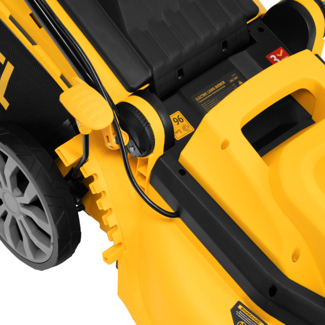 Газонокосилка электрическая GMC-2000, шир. 44см, 2000 Вт, 6 уров., травосб. 45 л Denzel в Красноярске Газонокосилка электрическая GMC-2000, шир. 44см, 2000 Вт, 6 уров., травосб. 45 л Denzel в Красноярске