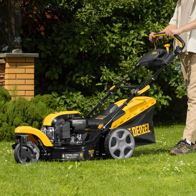 Бензиновая газонокосилка GLT-460SP-T, Trike 149 см3, 46 см, привод, панель, 60л Denzel в Красноярске Бензиновая газонокосилка GLT-460SP-T, Trike 149 см3, 46 см, привод, панель, 60л Denzel в Красноярске