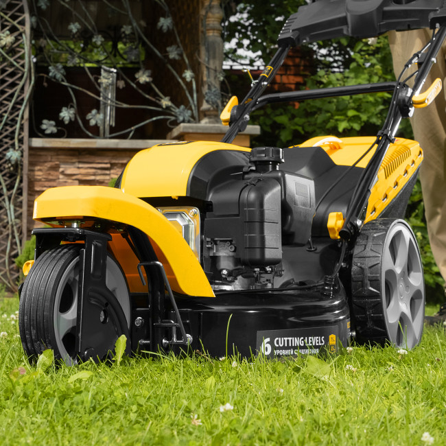 Бензиновая газонокосилка GLT-460SP-T, Trike 149 см3, 46 см, привод, панель, 60л Denzel в Красноярске Бензиновая газонокосилка GLT-460SP-T, Trike 149 см3, 46 см, привод, панель, 60л Denzel в Красноярске