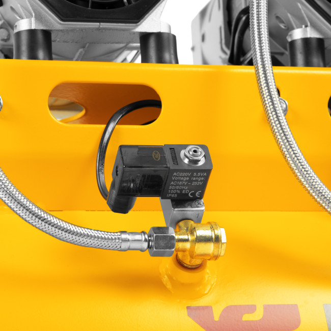 Компрессор безмасляный, малошумный DLS 1800/100,1800 Вт, 3x600, 100 л, 345 л/мин Denzel в Красноярске