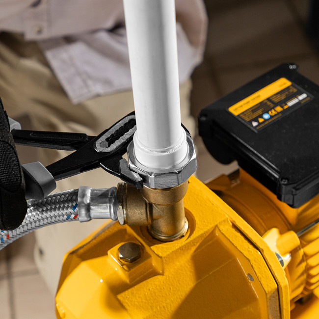 Насосная станция эжекторная PSD800C, 800 Вт, 2400 л/ч, ресивер 24 л, всасывание 20 м Denzel в Красноярске