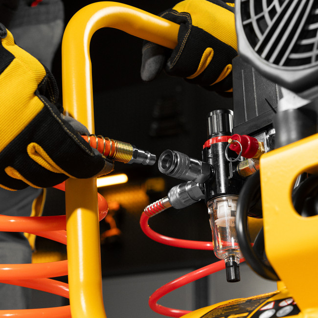 Компрессор безмасляный, малошумный DLS 2200/50, 2200 Вт, 2x1100, 50 л, 380 л/мин Denzel в Красноярске