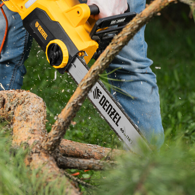 Пила цепная электрическая EDS-2000P, 2 кВт,поперечная, шина 40 см, шаг 3/8, паз 1.3 мм, 57 звеньев Denzel в Красноярске Пила цепная электрическая EDS-2000P, 2 кВт,поперечная, шина 40 см, шаг 3/8, паз 1.3 мм, 57 звеньев Denzel в Красноярске