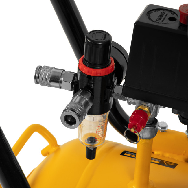 Компрессор безмасляный, малошумный DLS 3300/100, 3300 Вт,3x1100, 100 л, 570 л/мин ,блок управления Denzel в Красноярске