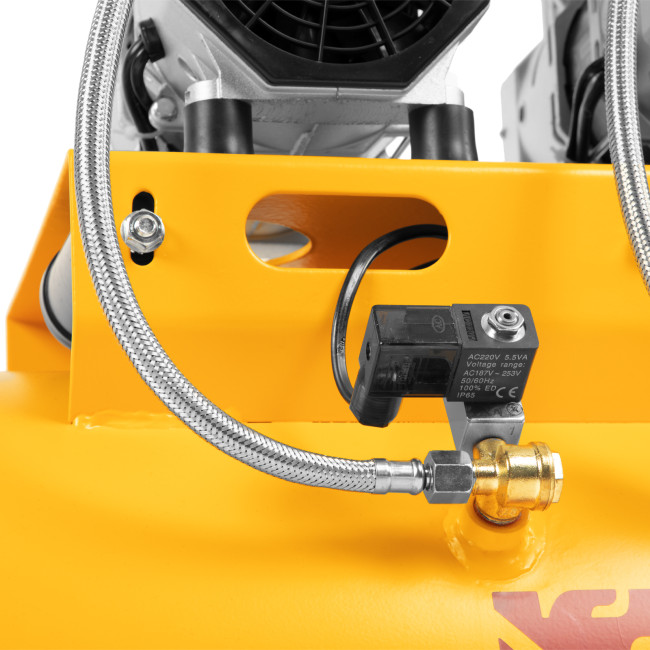 Компрессор безмасляный, малошумный DLS 3300/100, 3300 Вт,3x1100, 100 л, 570 л/мин ,блок управления Denzel в Красноярске