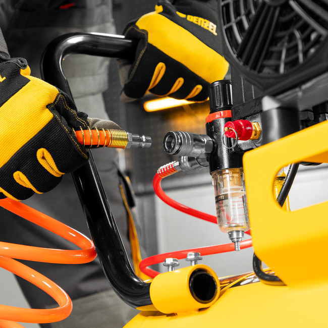 Компрессор безмасляный, малошумный DLS 3300/100, 3300 Вт,3x1100, 100 л, 570 л/мин ,блок управления Denzel в Красноярске