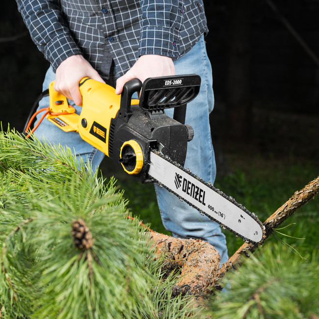 Пила цепная электрическая EDS-2000, 2 кВт,продольная, шина 40 см, шаг 3/8, паз 1.3 мм, 56 звеньев Denzel в Красноярске Пила цепная электрическая EDS-2000, 2 кВт,продольная, шина 40 см, шаг 3/8, паз 1.3 мм, 56 звеньев Denzel в Красноярске