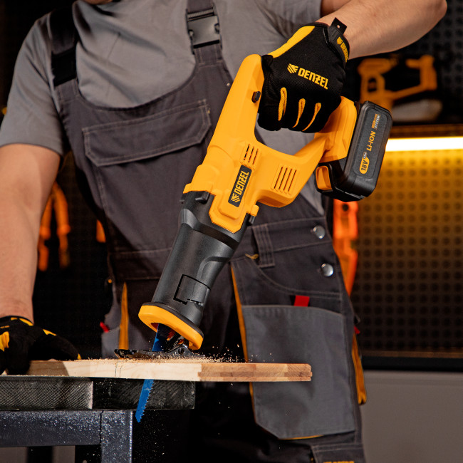 Пила сабельная аккумуляторная CRC-115-0,  18В Li-Ion Denzel в Красноярске