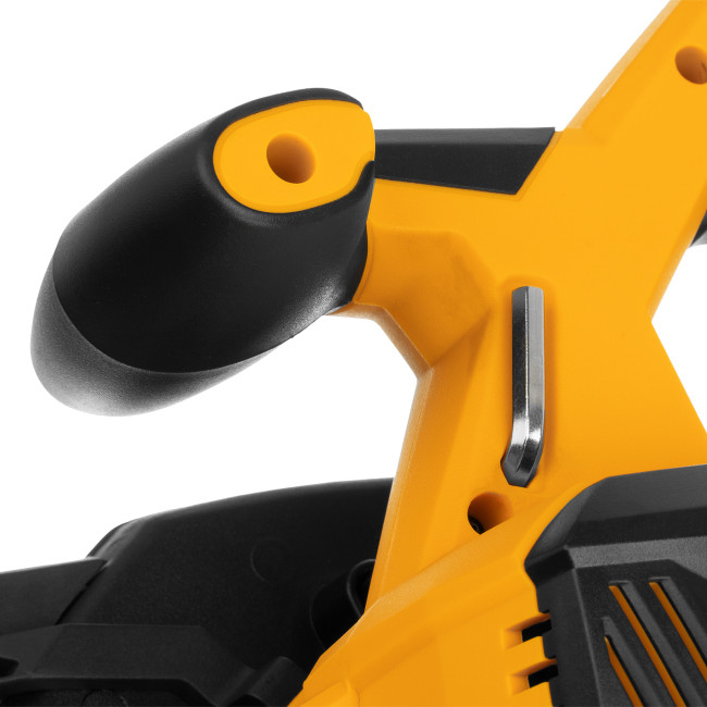 Пила циркулярная аккумуляторная бесщет. CCS-165, 18В Li-Ion Denzel в Красноярске Пила циркулярная аккумуляторная бесщет. CCS-165, 18В Li-Ion Denzel в Красноярске