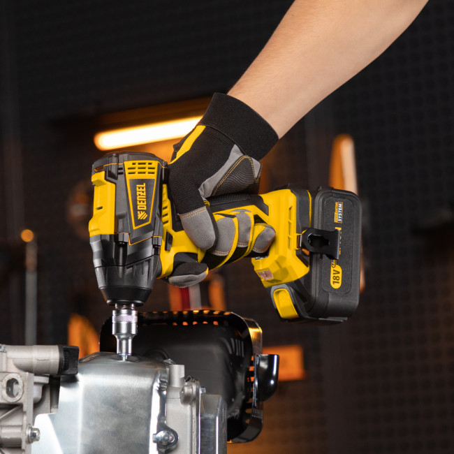 Гайковерт ударный аккумуляторный бесщет CIW-IB-300, Li-ion, 18В, 300Нм Denzel в Красноярске