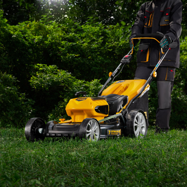 Газонокосилка аккумуляторная бесщеточная RLM450-36, Li-ion, 36 В, 4 Ач, 450 мм, травосборник 40 л Denzel в Красноярске Газонокосилка аккумуляторная бесщеточная RLM450-36, Li-ion, 36 В, 4 Ач, 450 мм, травосборник 40 л Denzel в Красноярске