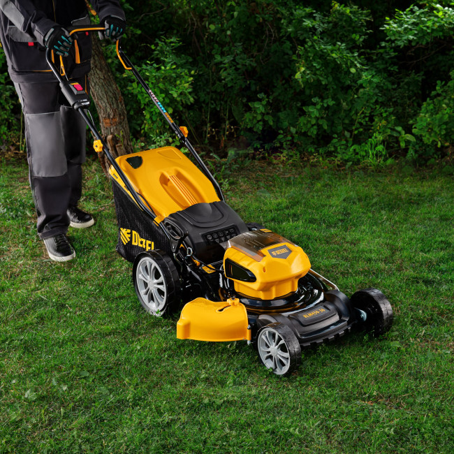 Газонокосилка аккумуляторная бесщеточная RLM450-36, Li-ion, 36 В, 4 Ач, 450 мм, травосборник 40 л Denzel в Красноярске Газонокосилка аккумуляторная бесщеточная RLM450-36, Li-ion, 36 В, 4 Ач, 450 мм, травосборник 40 л Denzel в Красноярске