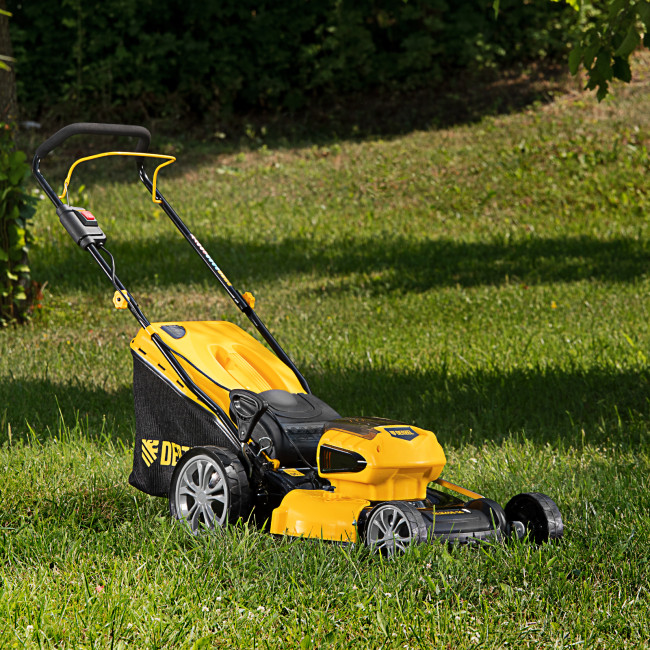 Газонокосилка аккумуляторная бесщеточная RLM450-36, Li-ion, 36 В, 4 Ач, 450 мм, травосборник 40 л Denzel в Красноярске Газонокосилка аккумуляторная бесщеточная RLM450-36, Li-ion, 36 В, 4 Ач, 450 мм, травосборник 40 л Denzel в Красноярске