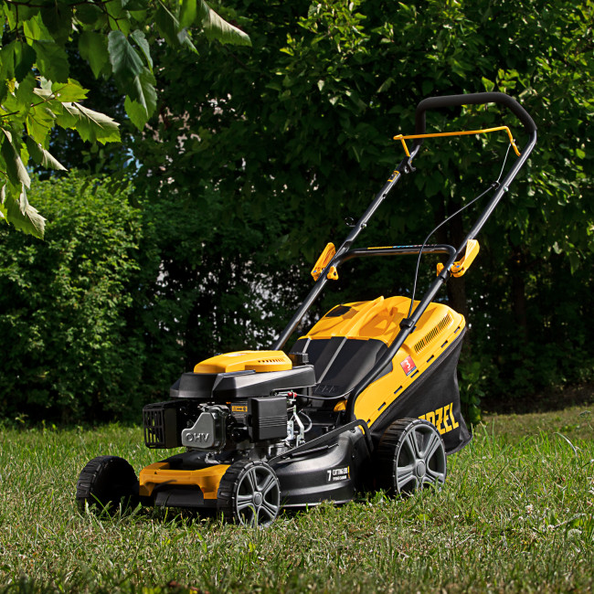 Газонокосилка бензиновая GLD-460, 146 куб.см, ширина 46 см, ручная, 7 уровней, травосборник 50 л Denzel в Красноярске Газонокосилка бензиновая GLD-460, 146 куб.см, ширина 46 см, ручная, 7 уровней, травосборник 50 л Denzel в Красноярске