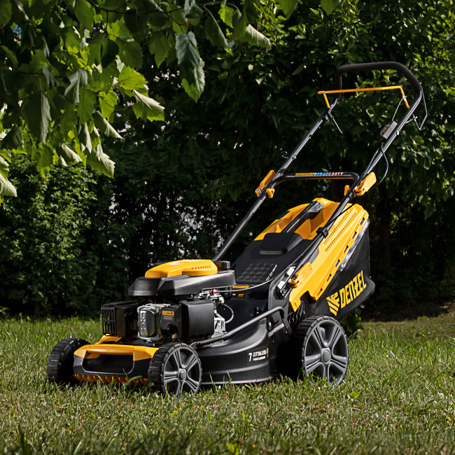 Газонокосилка бензиновая GLD-460SP, 146 куб.см, ширина 46 см, привод 7 уровней, травосборник 50 л Denzel в Красноярске Газонокосилка бензиновая GLD-460SP, 146 куб.см, ширина 46 см, привод 7 уровней, травосборник 50 л Denzel в Красноярске