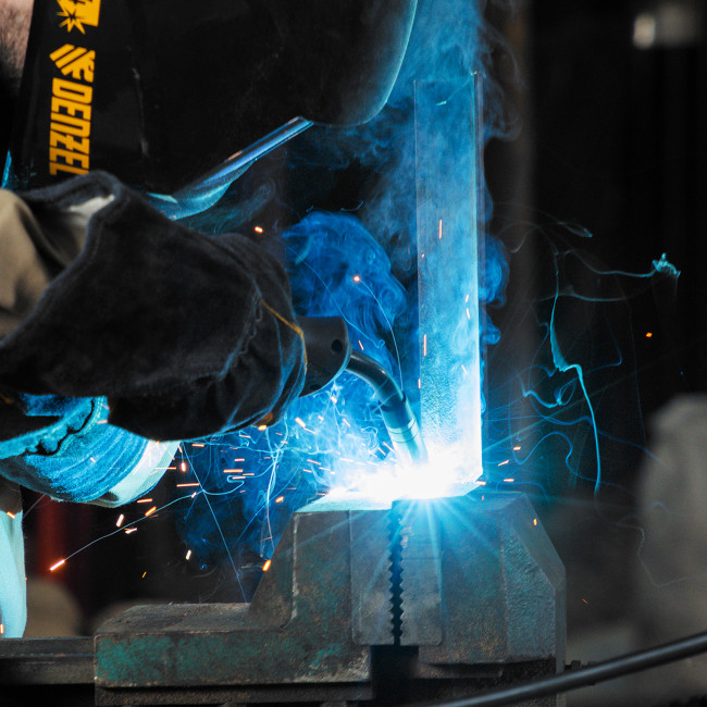 Аппарат инвертор. полуавтомат. cварки IMIG-200, 200 А, ПВ 60%, катушка 5 кг Denzel в Красноярске