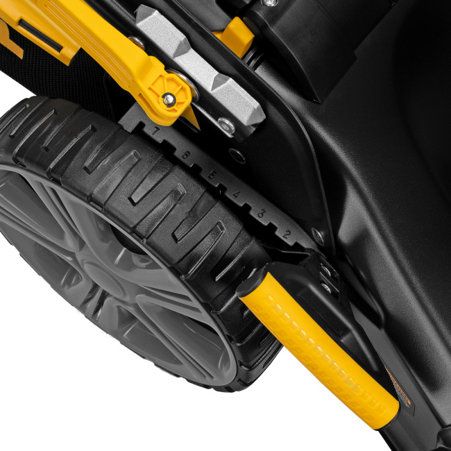 Газонокосилка бензиновая GLD-520SP, 196 куб.см, ширина 52 см, привод, 7 уровней,травосборник 60 л Denzel в Красноярске Газонокосилка бензиновая GLD-520SP, 196 куб.см, ширина 52 см, привод, 7 уровней,травосборник 60 л Denzel в Красноярске