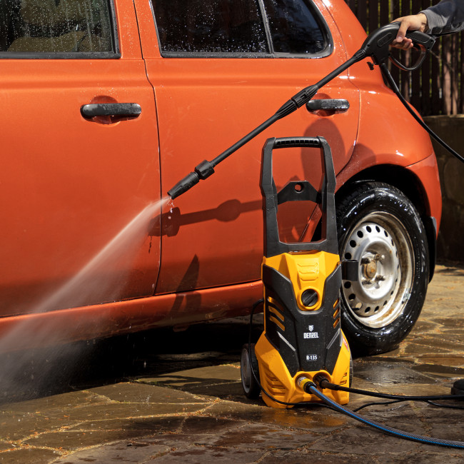 Моечная машина высокого давления R-135, 1800 Вт, 135 бар, 6 л/мин, колесная Denzel в Красноярске