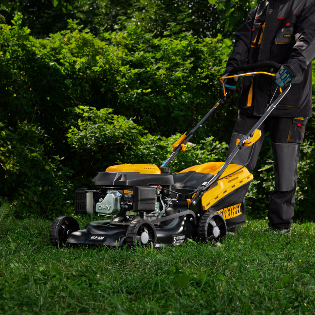 Газонокосилка бензиновая GLD-420, 146 см3, ширина 42 см, 40 л Denzel в Красноярске Газонокосилка бензиновая GLD-420, 146 см3, ширина 42 см, 40 л Denzel в Красноярске