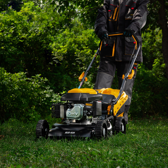Газонокосилка бензиновая GLD-420, 146 см3, ширина 42 см, 40 л Denzel в Красноярске Газонокосилка бензиновая GLD-420, 146 см3, ширина 42 см, 40 л Denzel в Красноярске