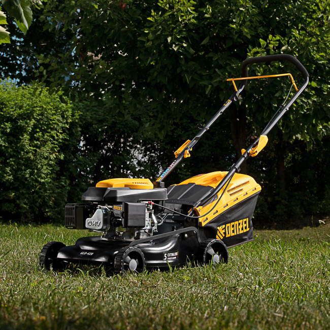 Газонокосилка бензиновая GLD-420, 146 см3, ширина 42 см, 40 л Denzel в Красноярске Газонокосилка бензиновая GLD-420, 146 см3, ширина 42 см, 40 л Denzel в Красноярске