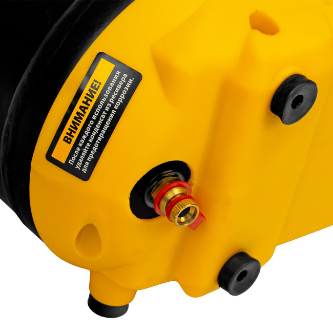 Компрессор воздушный DL1300, 10 бар, 1,3 кВт 180 л/мин 5 л, с набором аксессуаров Denzel в Красноярске